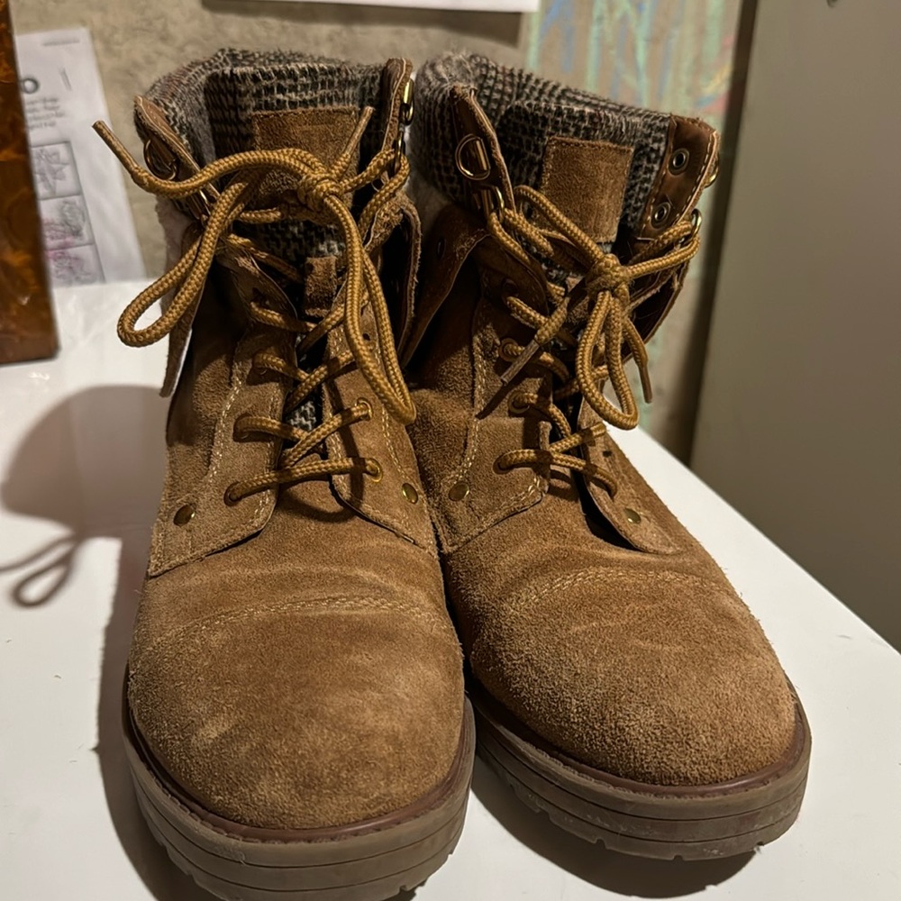Tommy Hilfiger Dyan Women 8 Cap Toe Faux Shearling Brown Suede Combat Boots